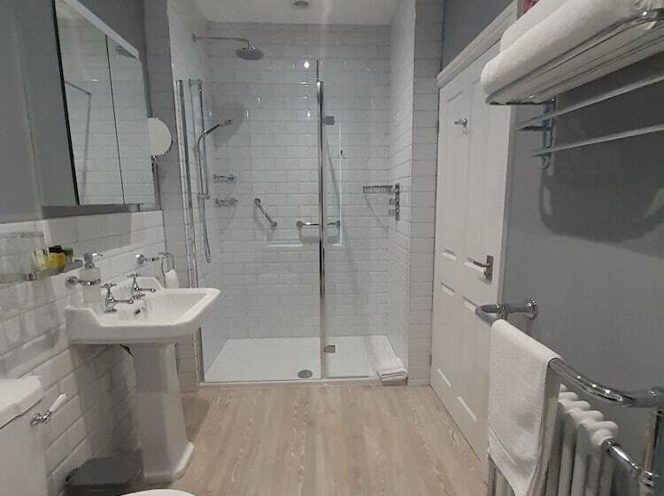 צימר Crescent Lodge Guest House