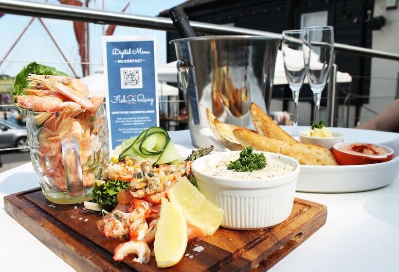 צימר Jolly Sailor Fish On The Quay