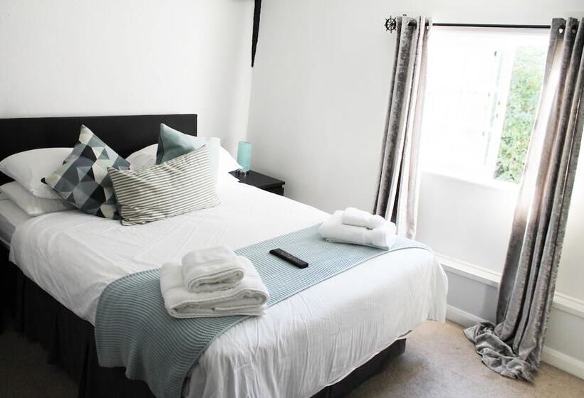 צימר Jolly Sailor Fish On The Quay