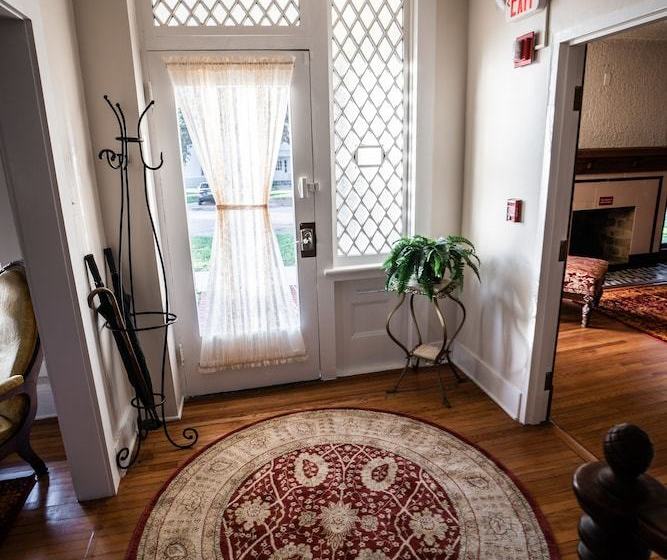 مبيت وإفطار Live Oaks Inn