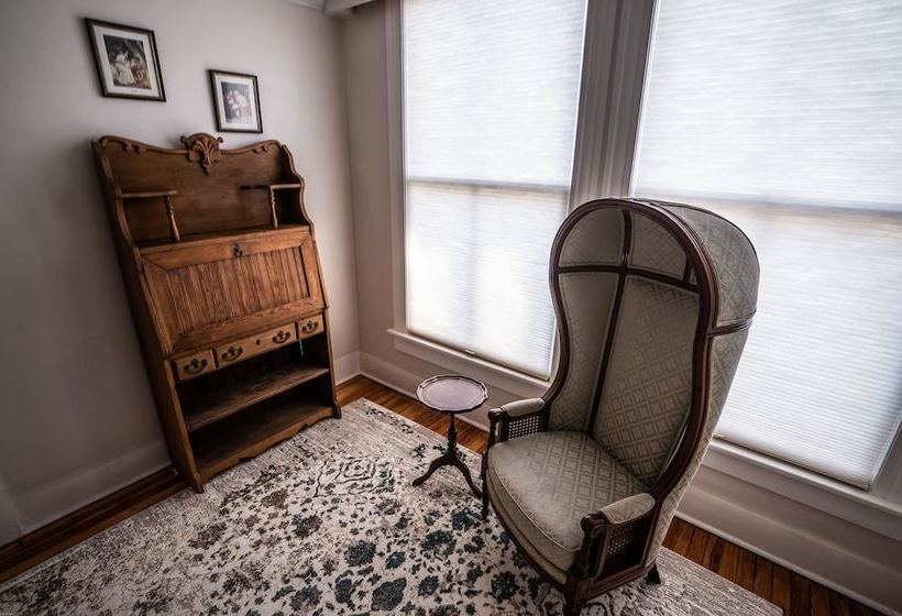 مبيت وإفطار Live Oaks Inn