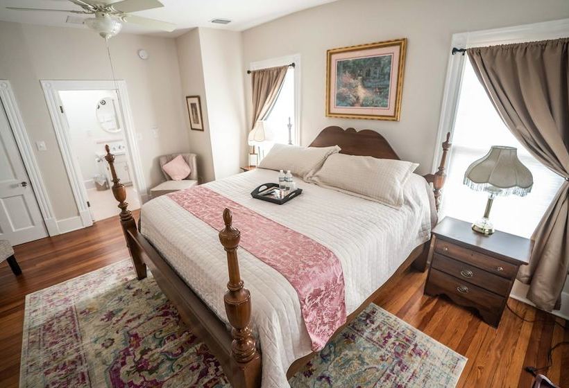 مبيت وإفطار Live Oaks Inn