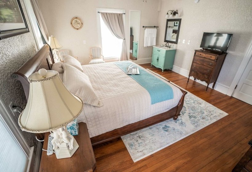 مبيت وإفطار Live Oaks Inn