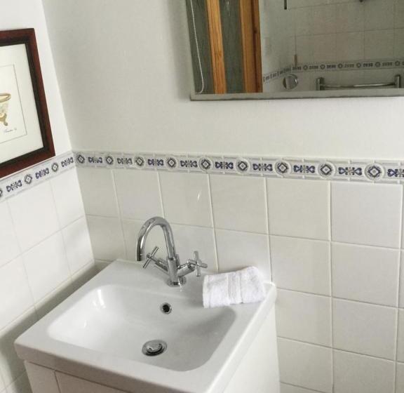 تختخواب و صبحانه The Snug @ Corry Cottage