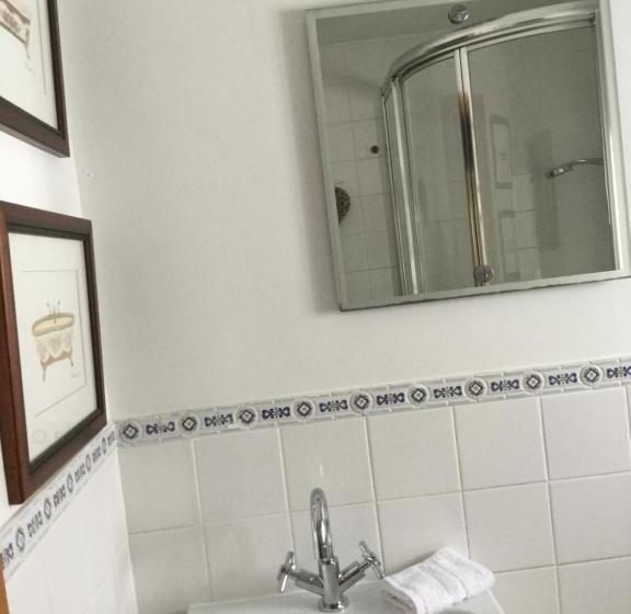 تختخواب و صبحانه The Snug @ Corry Cottage