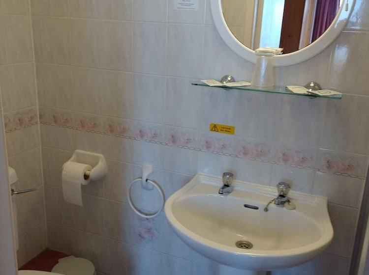 مبيت وإفطار Wavecrest Lodge