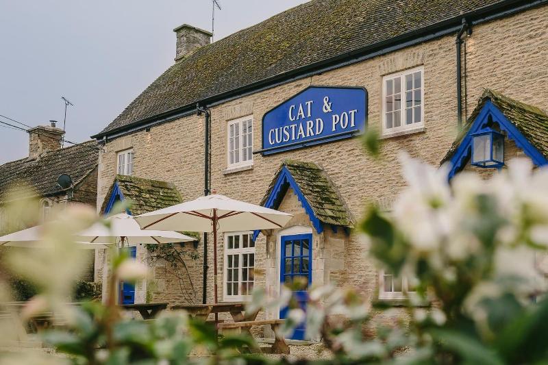 Cat And Custard Pot Inn