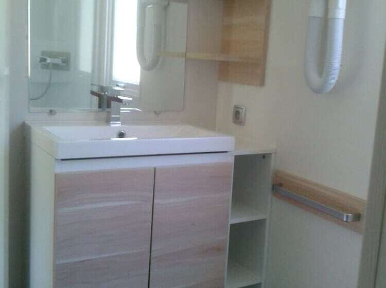 בית מלון כפרי Camping Le Roc Qui Parle