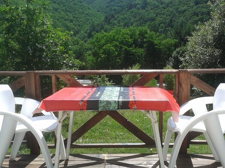 فندق Camping Le Roc Qui Parle