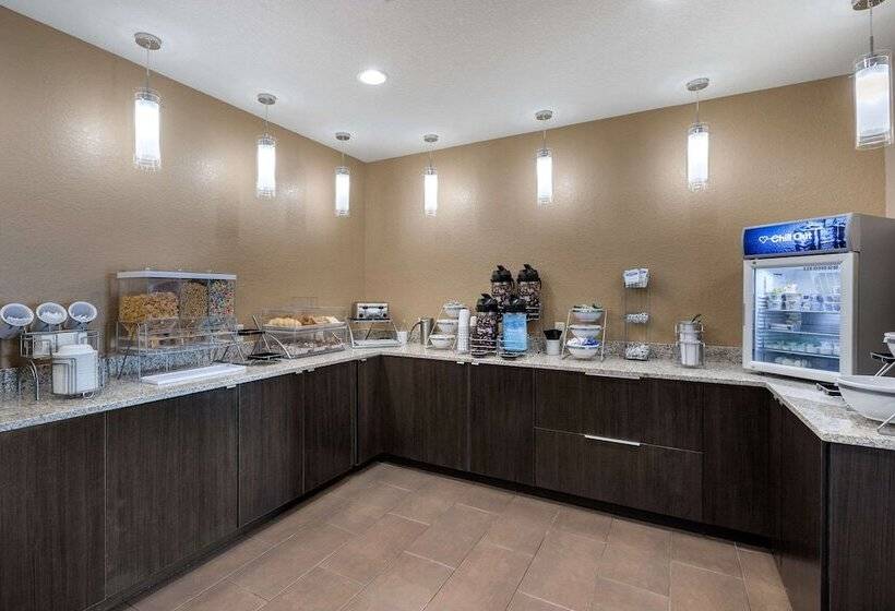 هتل Comfort Inn & Suites Cedar Rapids Cid Eastern Iowa Airport