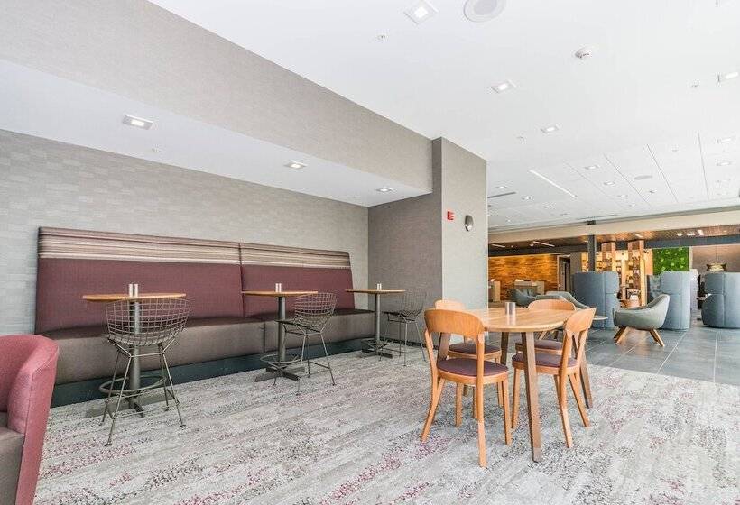 هتل Courtyard By Marriott West Springfield