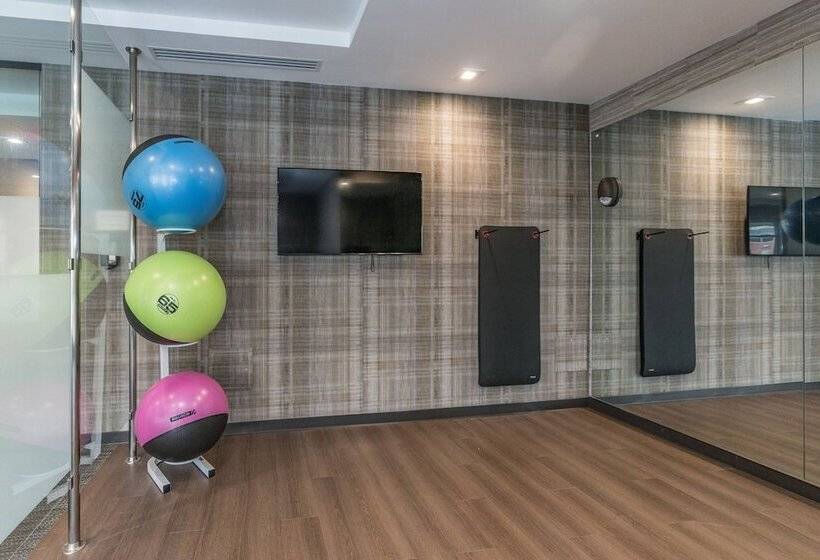 هتل Courtyard By Marriott West Springfield