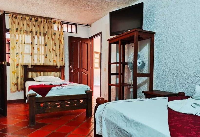 هتل El Porton De San Gil