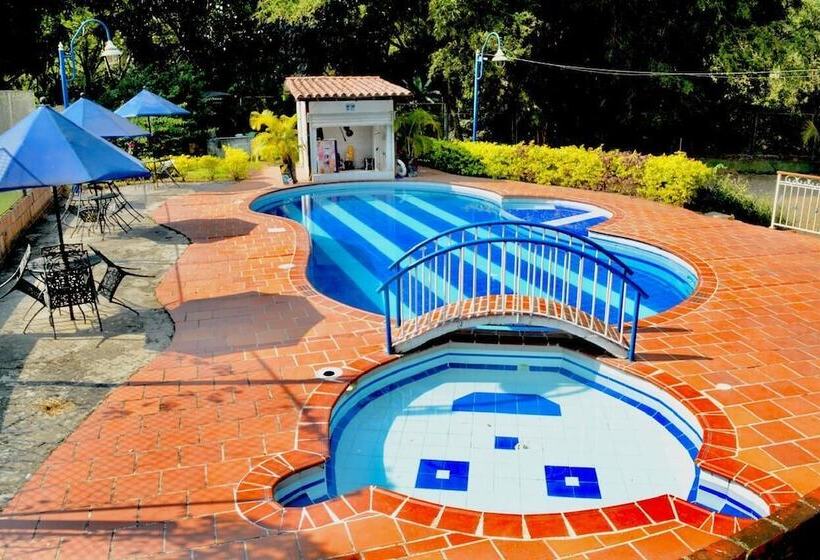 هتل El Porton De San Gil