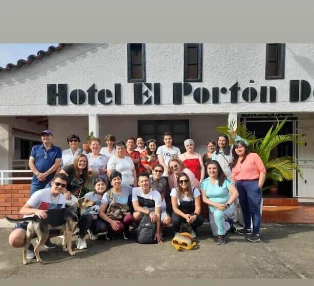 هتل El Porton De San Gil