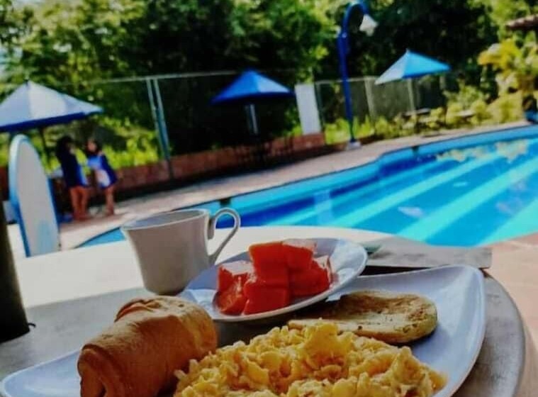 هتل El Porton De San Gil