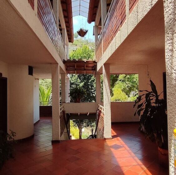 هتل El Porton De San Gil