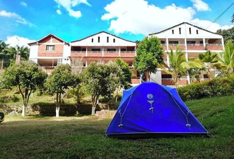 هتل El Porton De San Gil