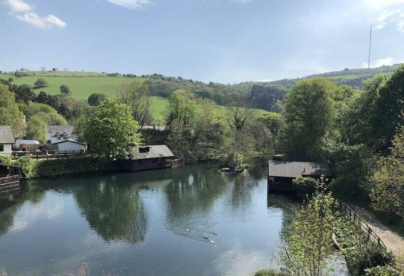 酒店 Herons Lake Retreat