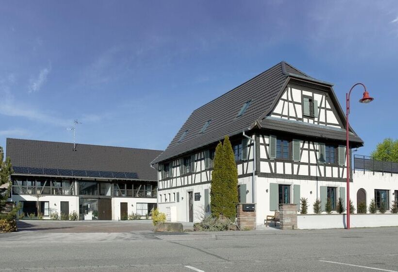 Отель Hôtel Au Petit Pont