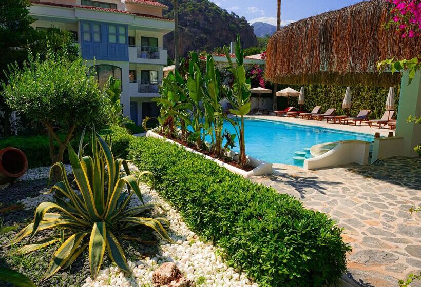 Отель Kassandra Boutique