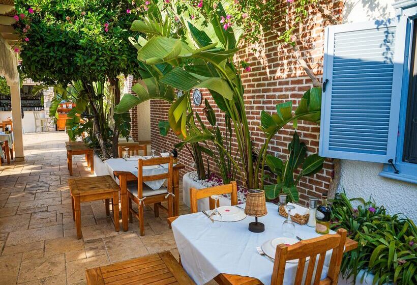 Отель Kassandra Boutique