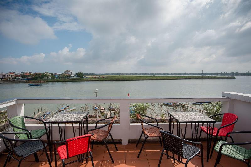 هتل Minh An Riverside Villa