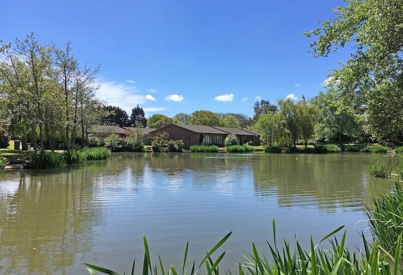 בית מלון כפרי The Lakes Rookley