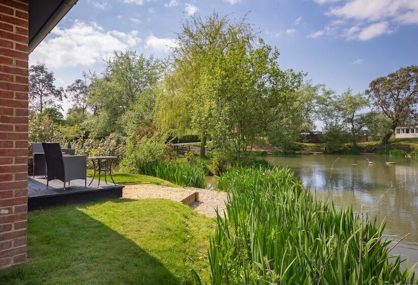 בית מלון כפרי The Lakes Rookley