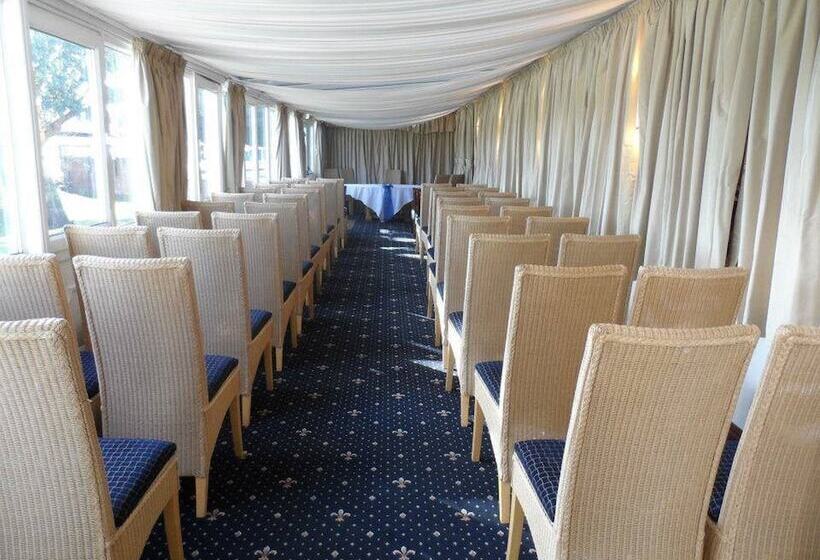 בית מלון כפרי The Lakes Rookley