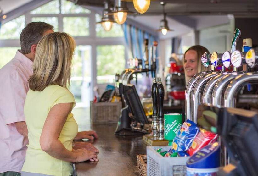 בית מלון כפרי The Lakes Rookley