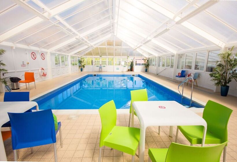 בית מלון כפרי The Lakes Rookley