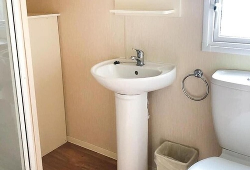 בית מלון כפרי The Lakes Rookley