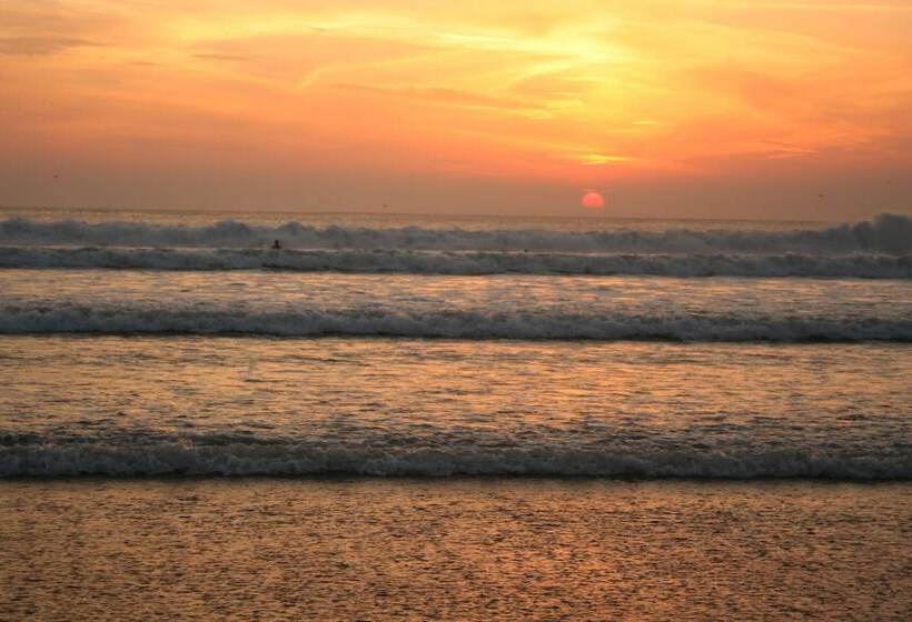 Middle Thorne, Great Field Lodges