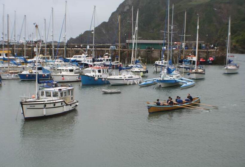 Middle Thorne, Great Field Lodges