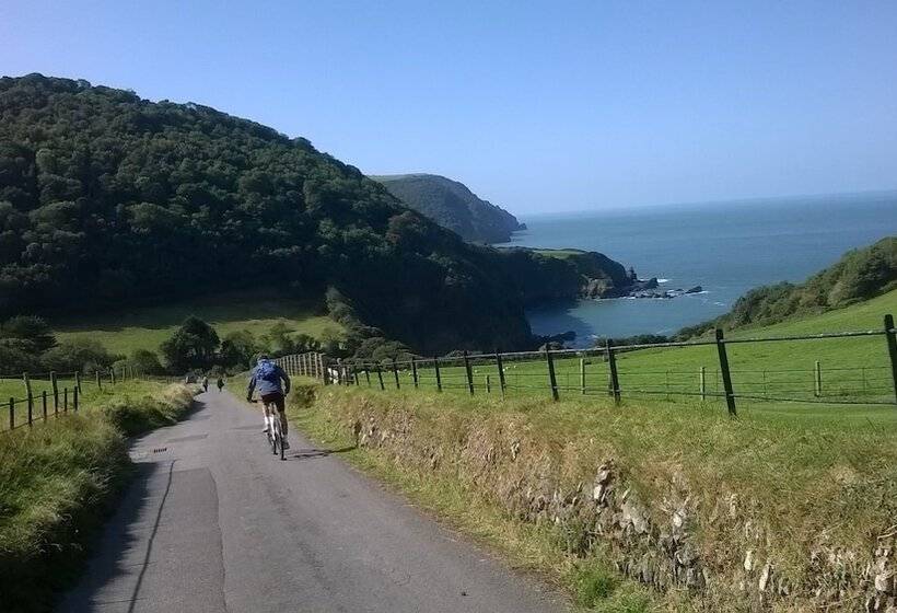 Middle Thorne, Great Field Lodges