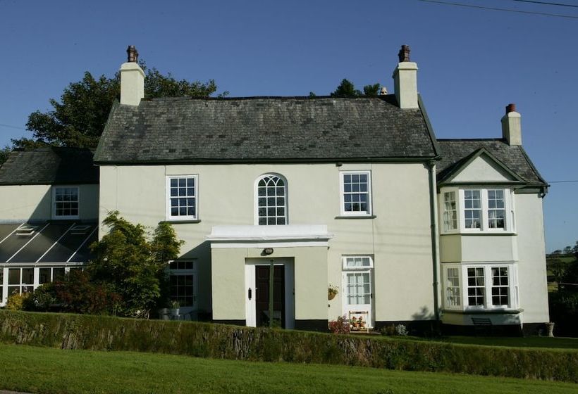 بنسيون The Spinney Country Guest House
