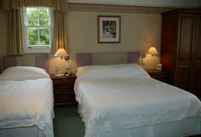 بنسيون The Spinney Country Guest House