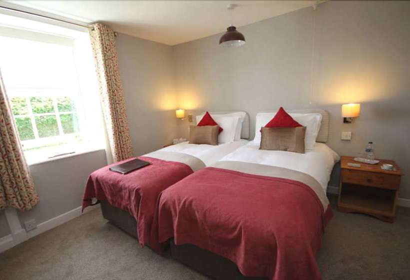 بنسيون The Spinney Country Guest House