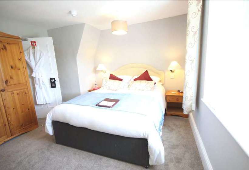 بنسيون The Spinney Country Guest House