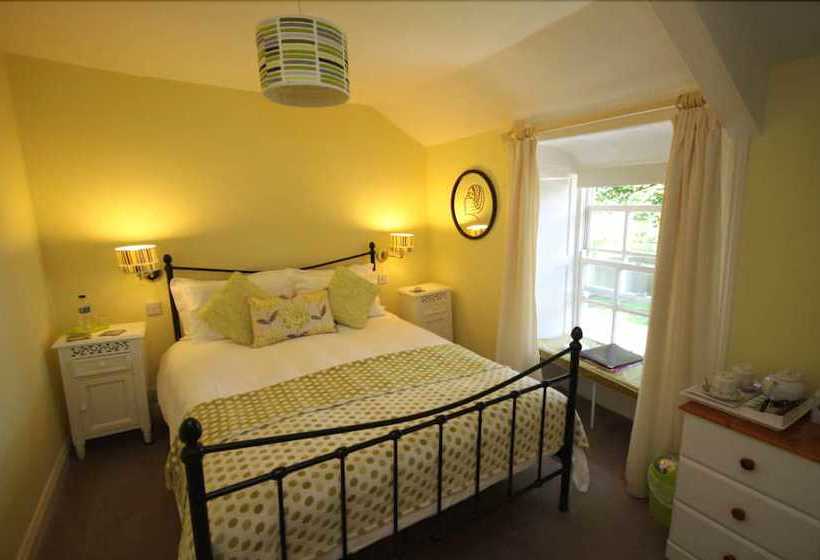 بنسيون The Spinney Country Guest House