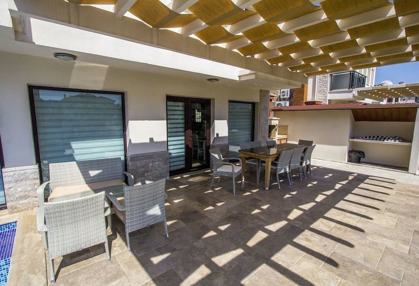 Villa South By Tatilpremium