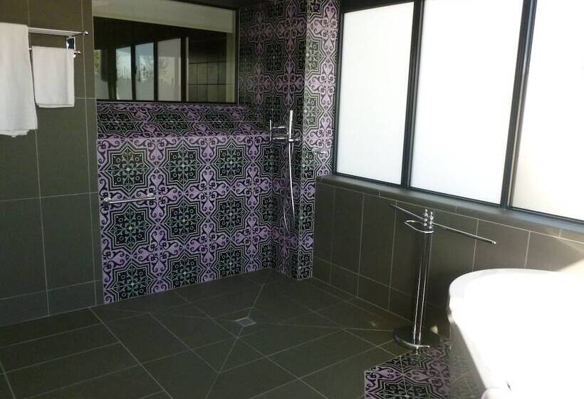 تختخواب و صبحانه Château La Rose Perriere