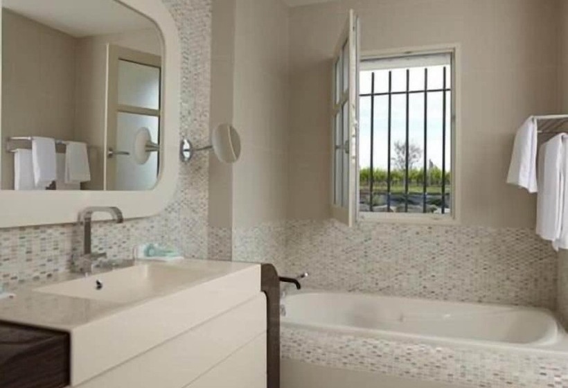 تختخواب و صبحانه Château La Rose Perriere