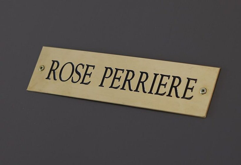 تختخواب و صبحانه Château La Rose Perriere