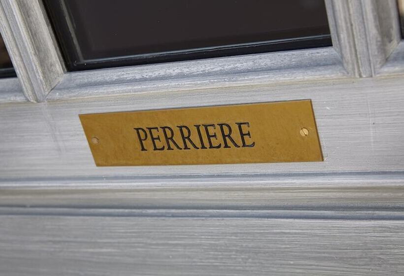 تختخواب و صبحانه Château La Rose Perriere