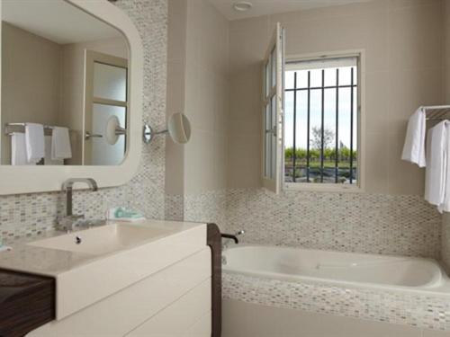 تختخواب و صبحانه Château La Rose Perriere