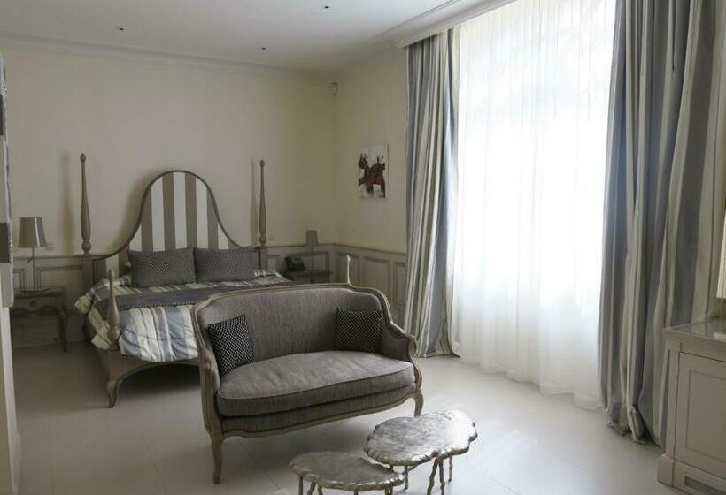 تختخواب و صبحانه Château La Rose Perriere