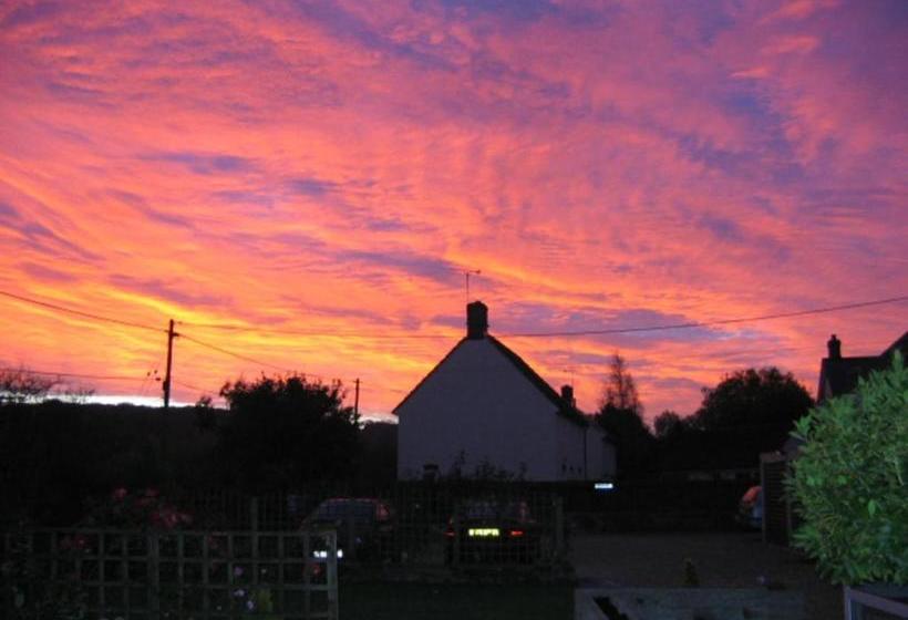 צימר Quiet Woman House