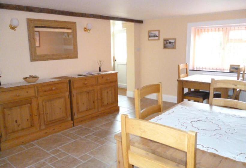 צימר Quiet Woman House